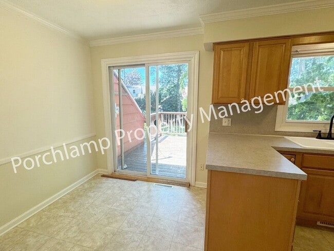 Photo - 2615 Coit Ave NE
