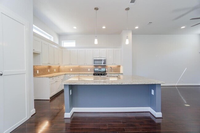 Photo - 3351 Kilgore St