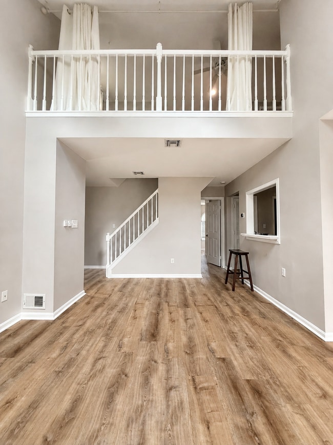 Photo - 252 Crescent Dr