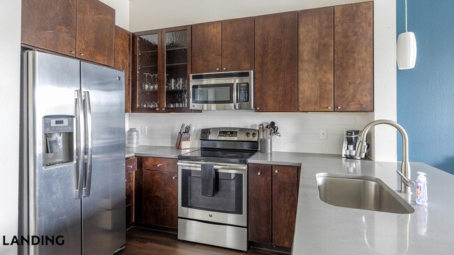 Photo - 3501 Ross Ave Unidad 3107