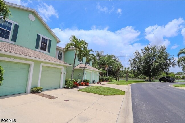 3630 Pine Oak Cir