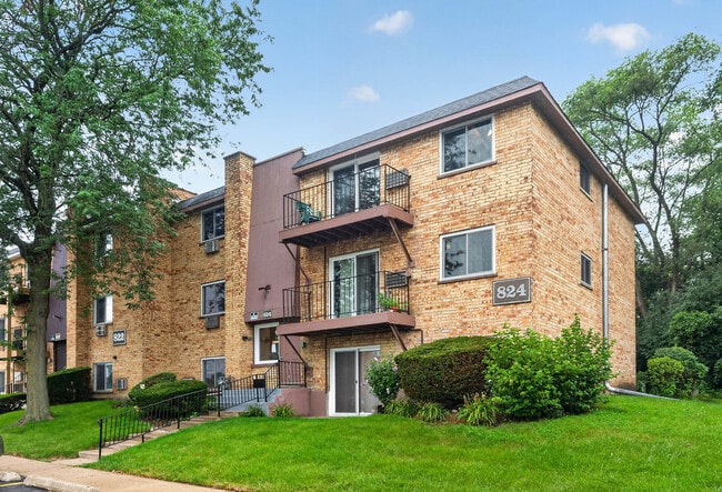 Building Photo - 824 College Blvd Unit 201