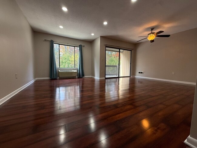 Photo - 175 Mill Pond Rd Unit 215
