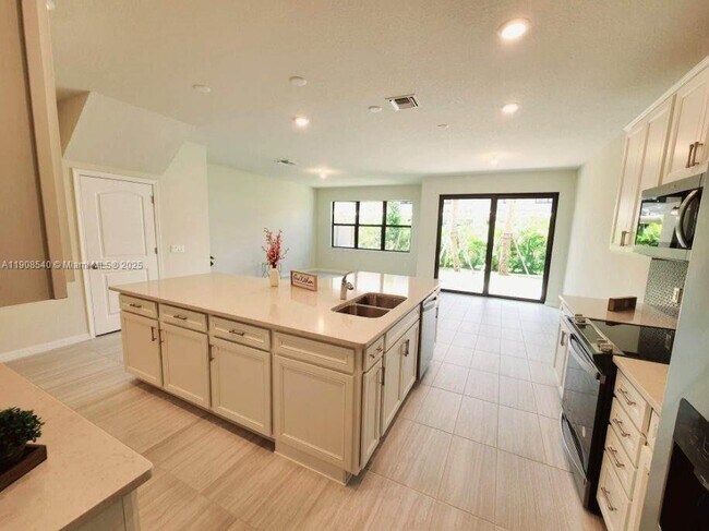 Photo - 8189 Cinch Way