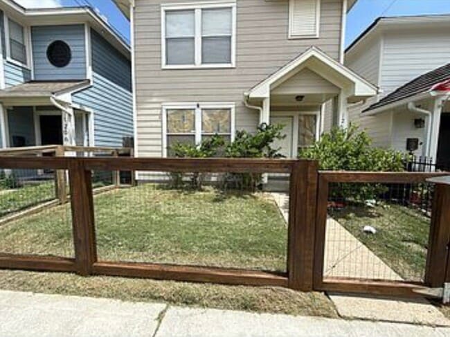 Building Photo - 1204 Andrews St