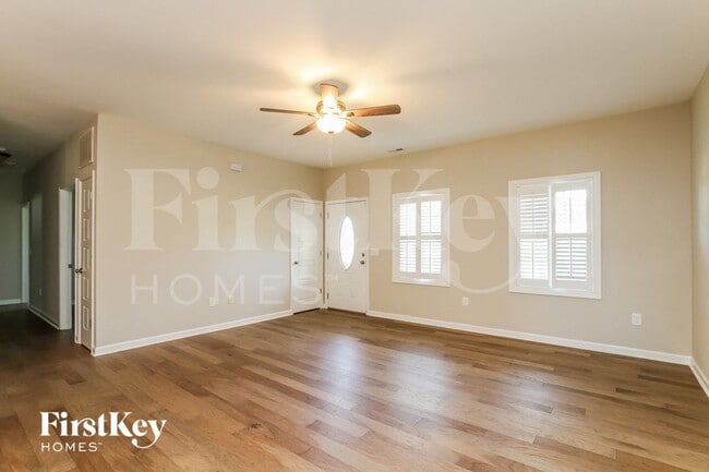 Photo - 213 W Hoke St