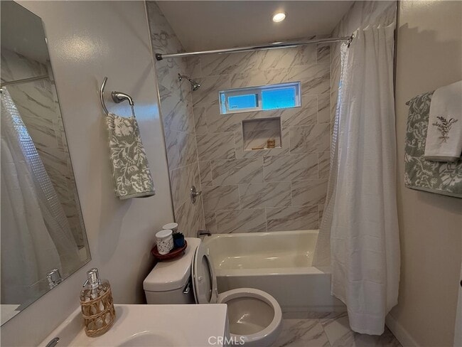 Photo - 549 N Niagara St
