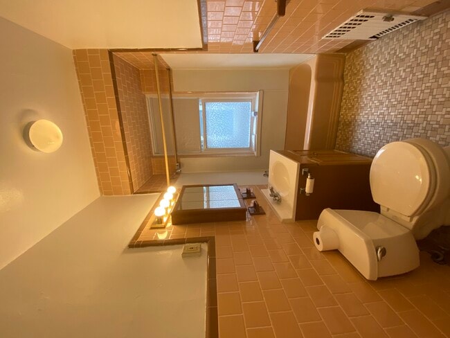Photo - 1583 Beacon St Unidad 17