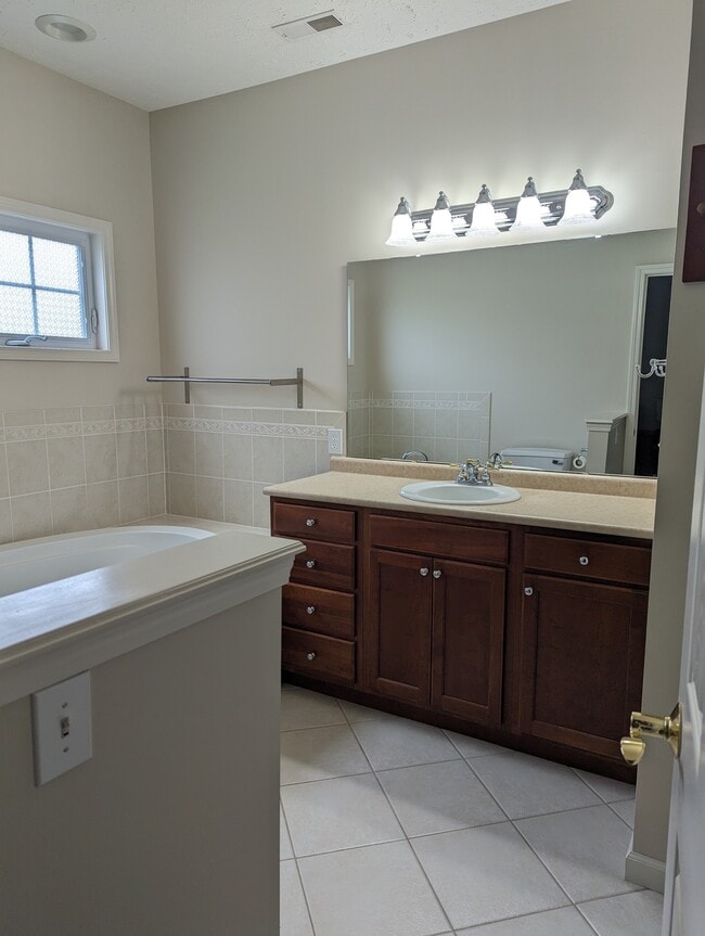 Photo - 2234 Sandpiper Ct N