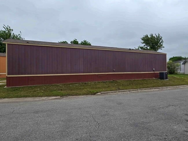 Photo - 709 N Collins Fwy