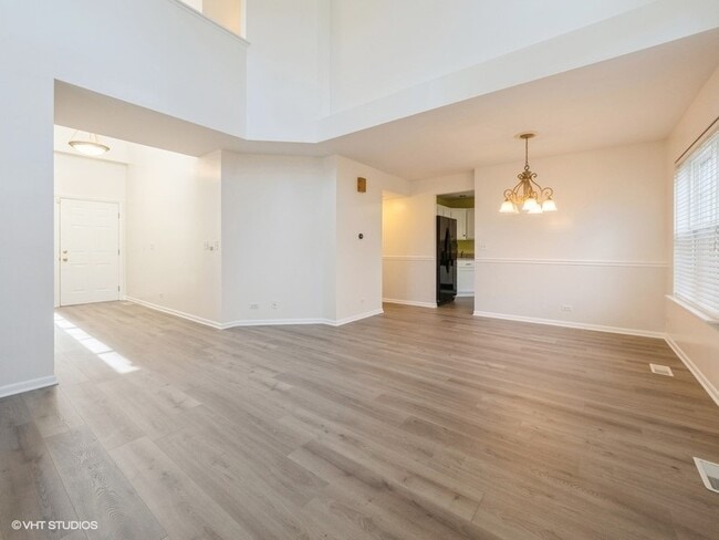 Photo - 140 Crescent Ln