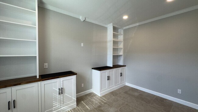 Photo - Charming 2-Bed Townhouse with on Ashley River Road!