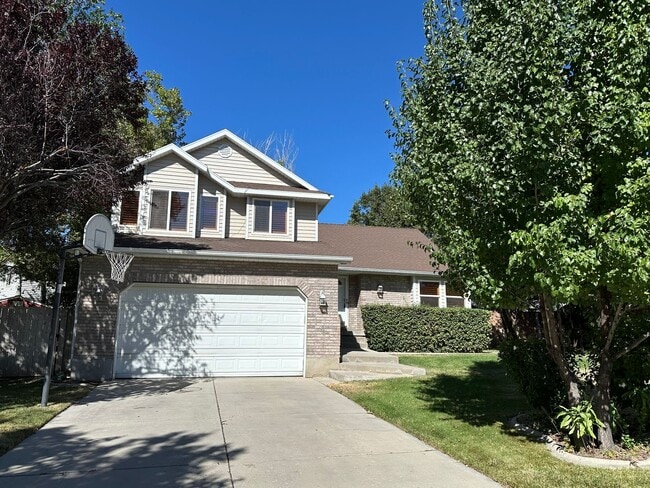 Building Photo - 4 Bed 2 1/2 Bath Home in Sandy