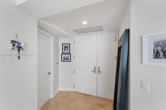 Photo - 901 Brickell Key Blvd Unidad 2801