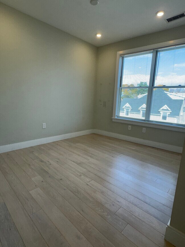 97 Green St Unit 3