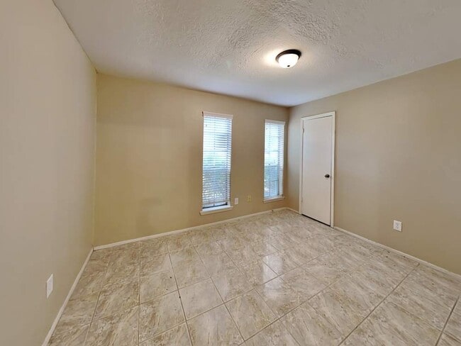 Photo - 22606 Meadowgate Dr