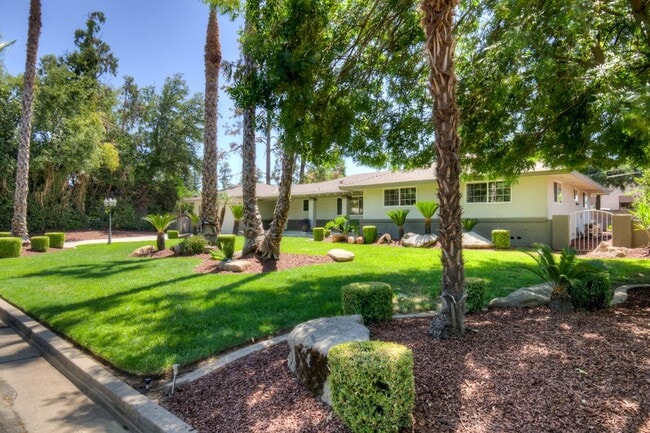 Photo - 2553 W Scott Ave