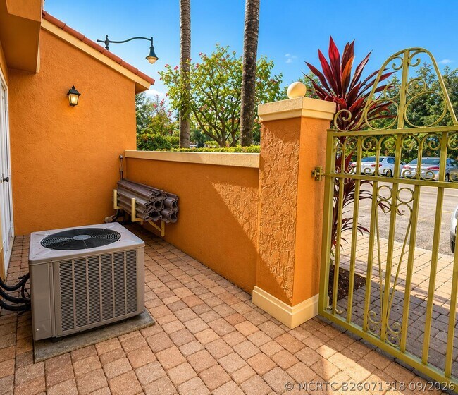 906 SW 143rd Ave