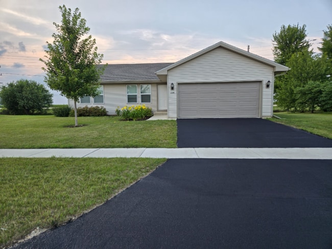 Building Photo - 1044 Witbeck Dr