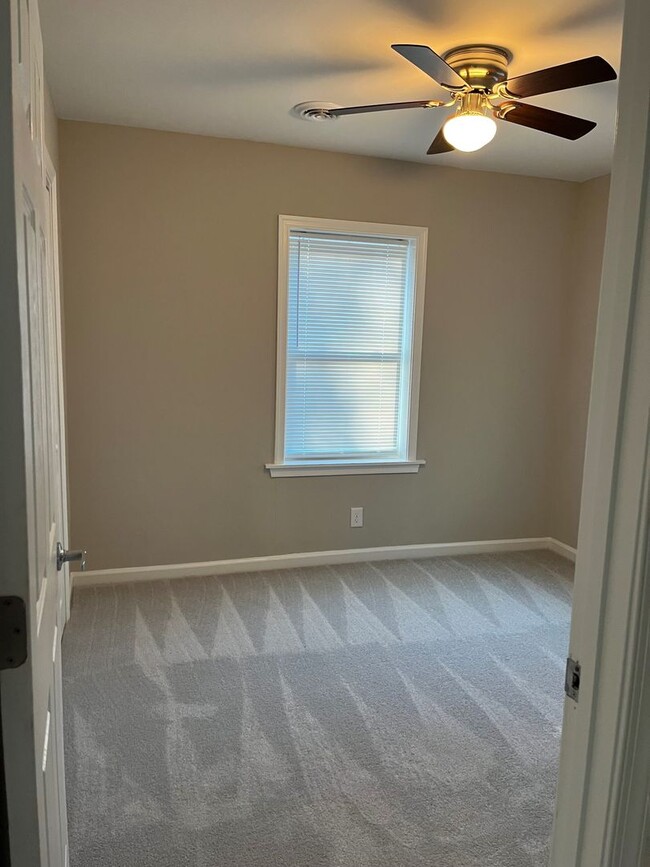 Photo - 3 Bedroom, 2 bath newly remodeled house