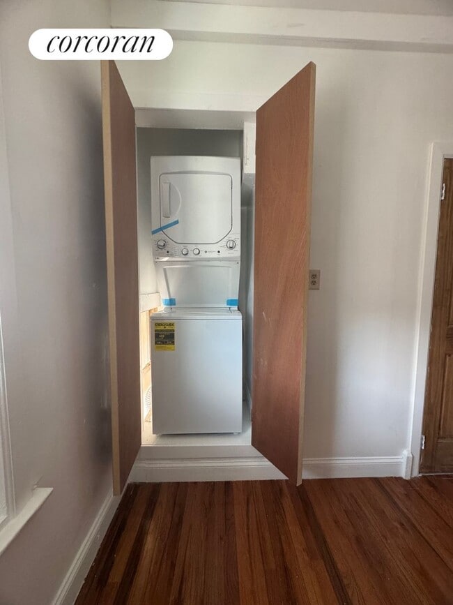 Photo - 741 Crown St