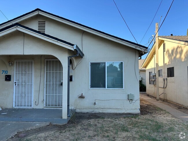 Building Photo - 1 bedroom 1 bath Duplex Located in Merced!! Rental