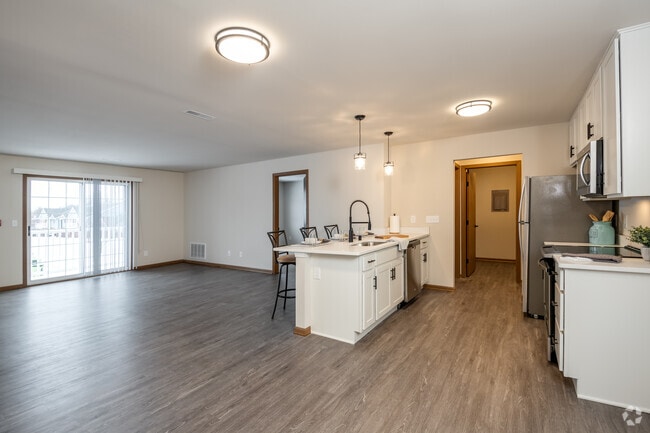 2 BR, 2 BA - 1,100SF