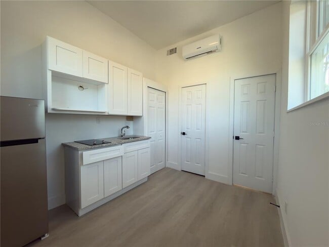 Building Photo - 401 E Columbus Dr Unit 4
