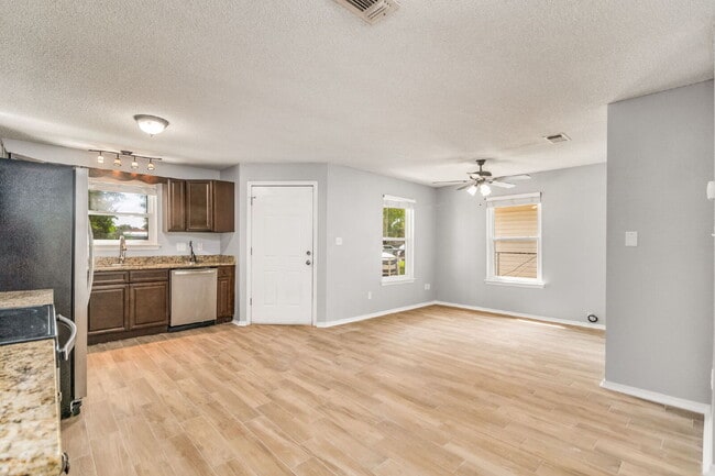 Photo - Charming 3-Bedroom Home Near Downtown Pens...
