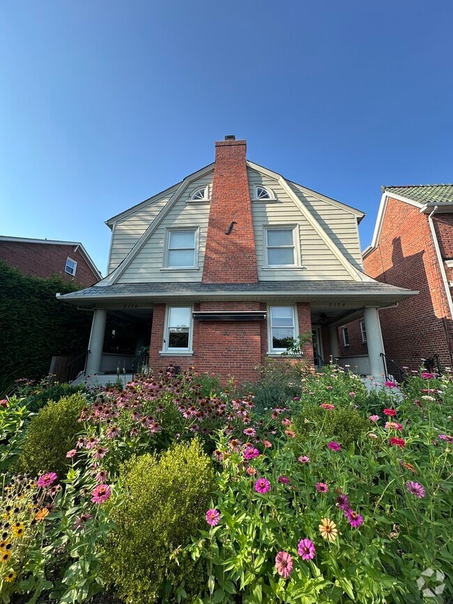 Building Photo - 2124 Lakeview Ave Rental