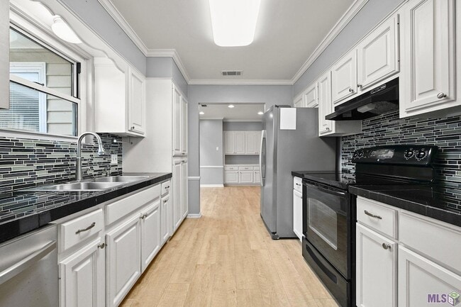 Photo - 5952 Fort Clarke Dr N