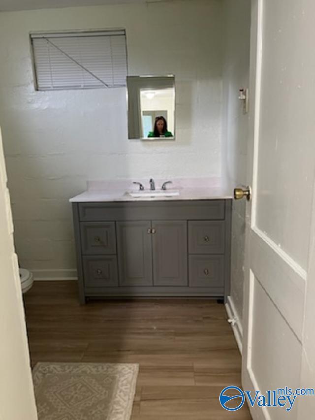Photo - 800 Halsey Ave NE