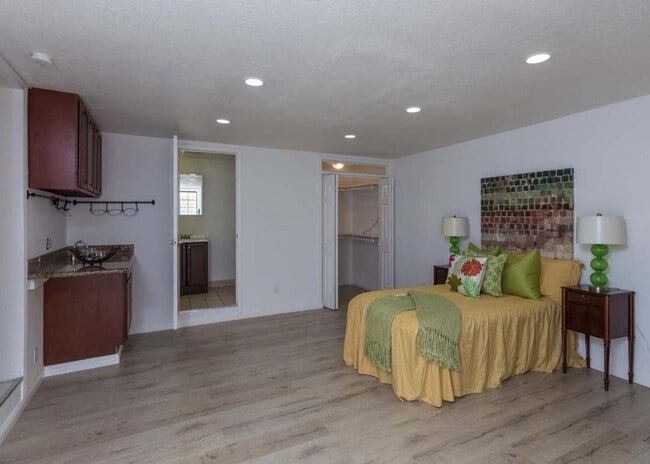 Building Photo - 2750 Henessy Dr