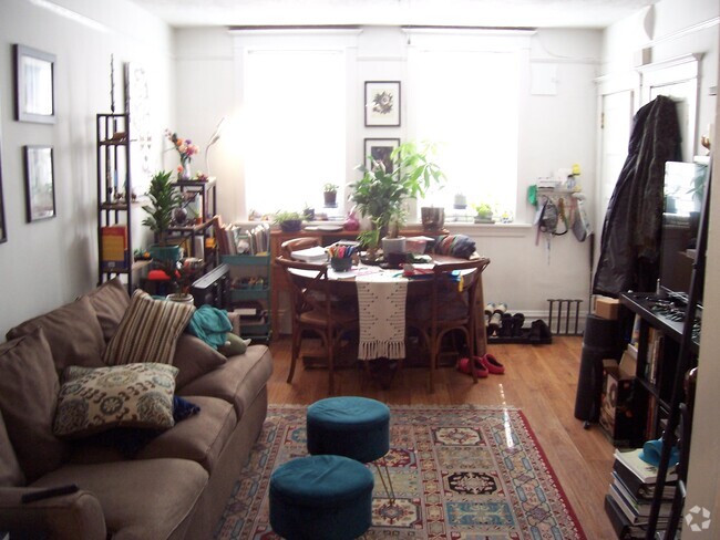 Building Photo - 1648 W Barry Ave Unit G Rental