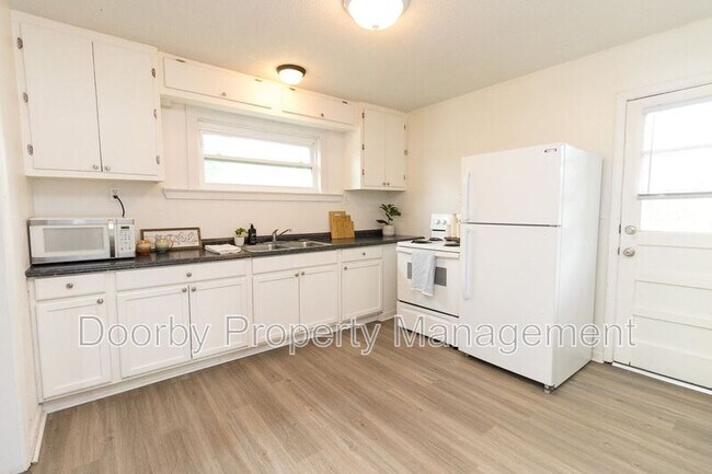 Photo - 100 James St Unit B