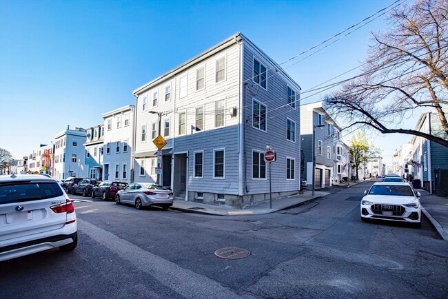 Building Photo - 182 W 8th St Unit 1
