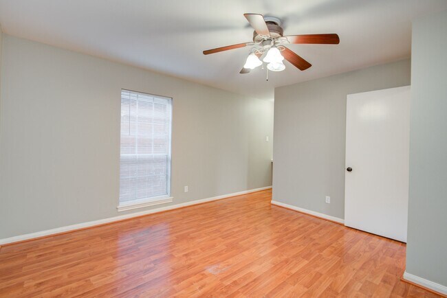 2225 Mimosa Dr Unit 4