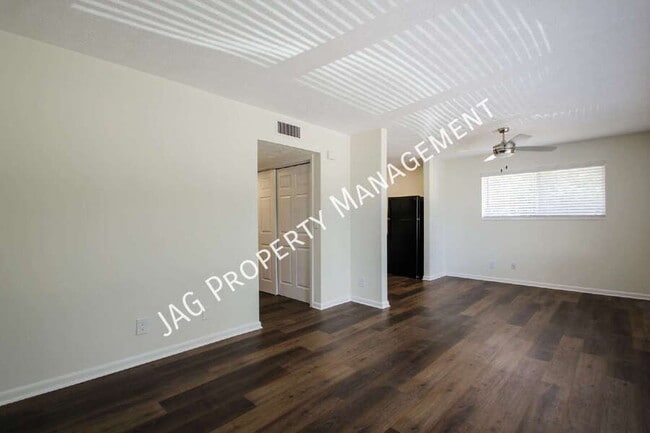 Photo - 1436 Berrier St