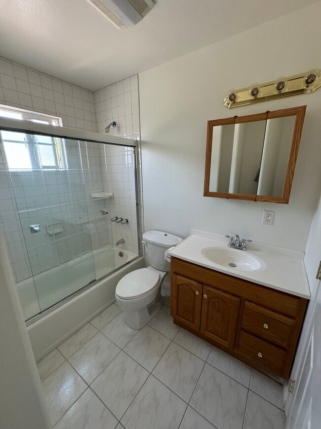 Photo - 923 Royal Oaks Dr