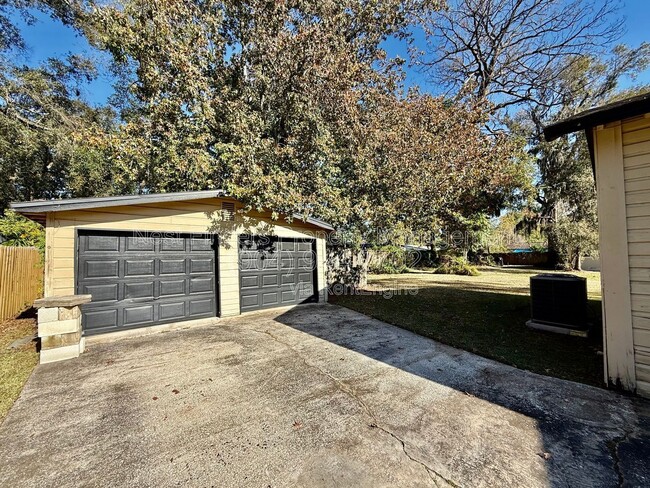 Photo - 625 Meteor St