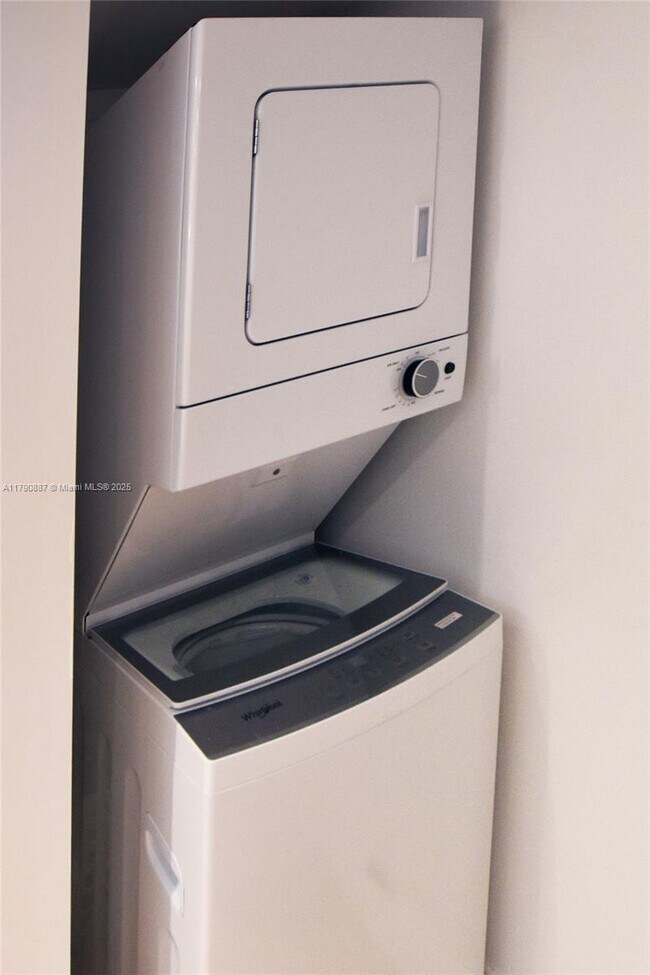 Photo - 540 Brickell Key Dr Unit 1511