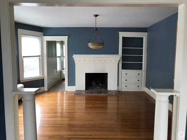 Building Photo - 552 Townsend Ave Unit 2nd Floor Rental