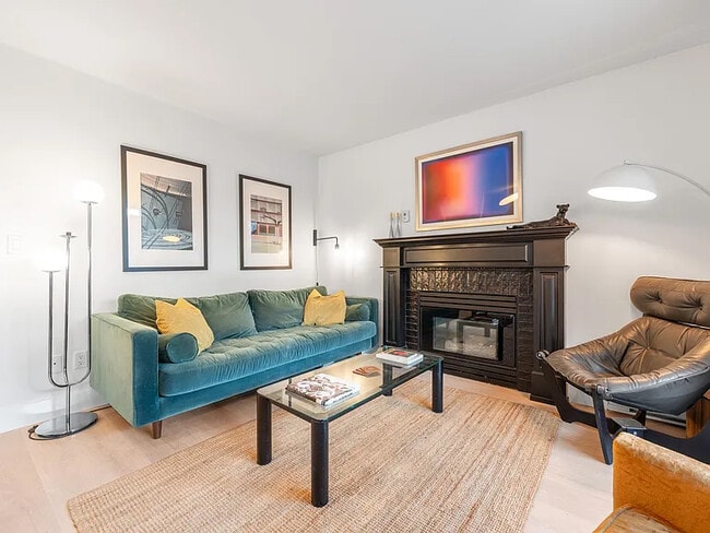 Photo - 2133 Dundas St Unit 105