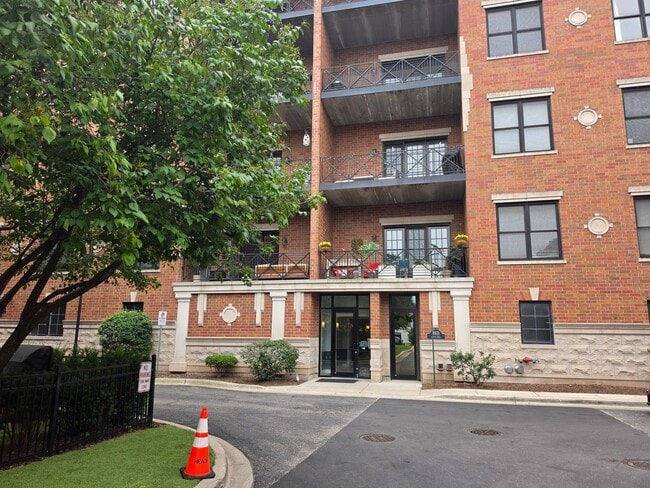 Building Photo - 2811 N Bell Ave Unit 404