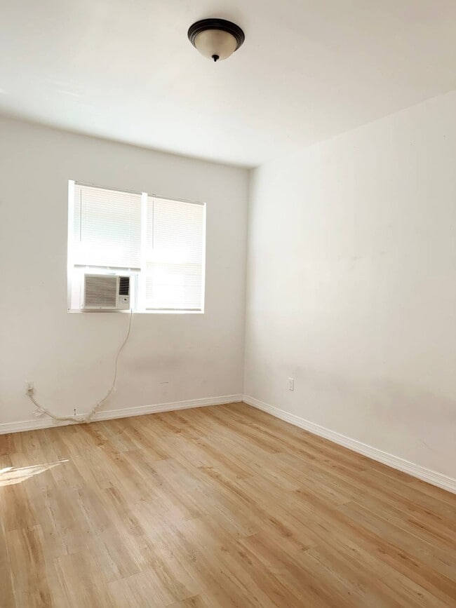 Photo - 101 W 21st St