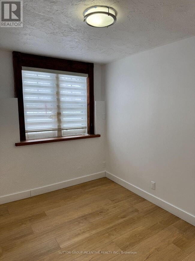 Photo - 233 Ellerslie Ave