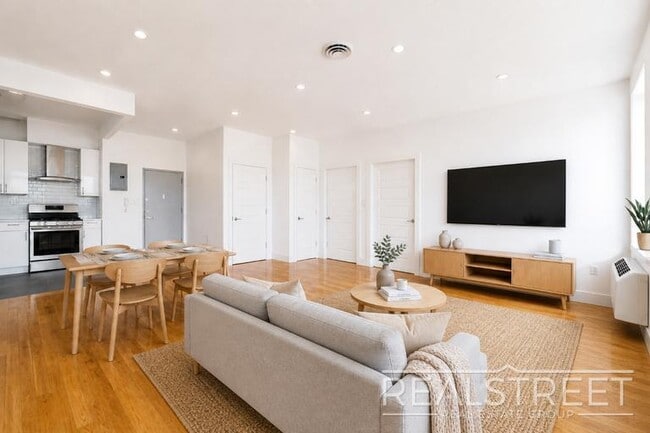 Photo - LUXURY 2 Bed LOFT in Queens! Unit 606