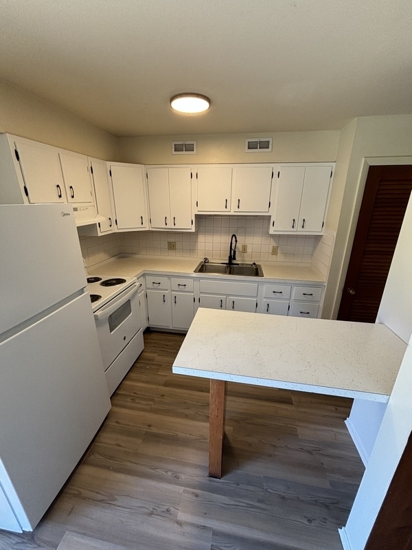 Building Photo - 2014 W Woodriver Dr