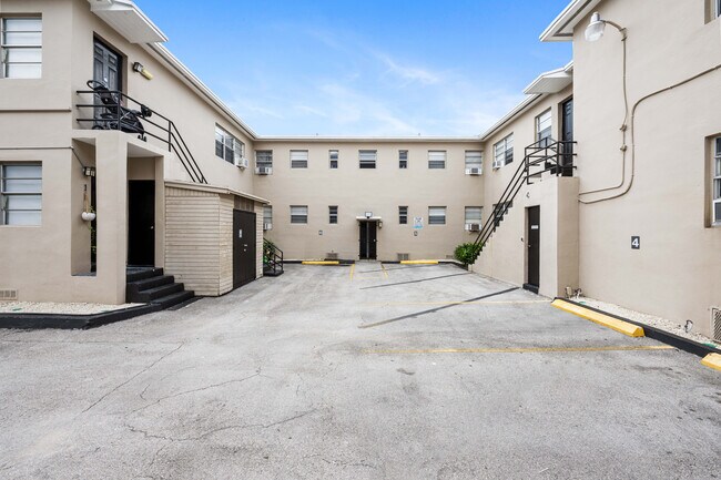 Photo - 821-825 SW 5th St