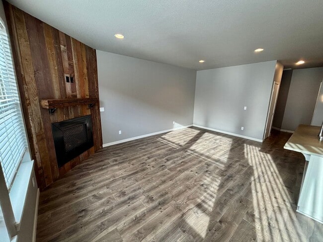 Photo - Newer 3 bedroom 2.5 bathroom Bedroom town home -Prairie High School